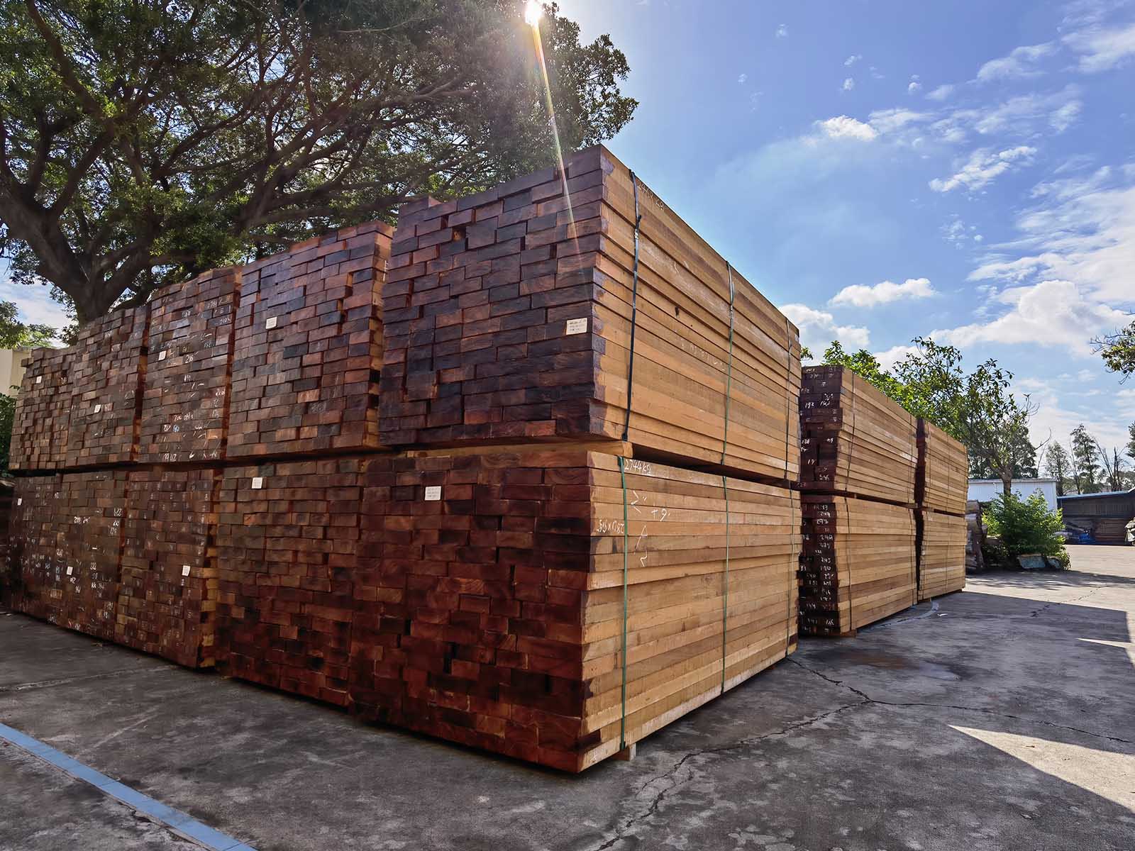 L&uuml;ks konforlu ve &ccedil;evre dostu tik yat g&uuml;vertesi