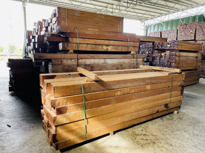 Hochwertige Materialien, multifunktional und langlebig, individuell anpassbare Teakholzplatten