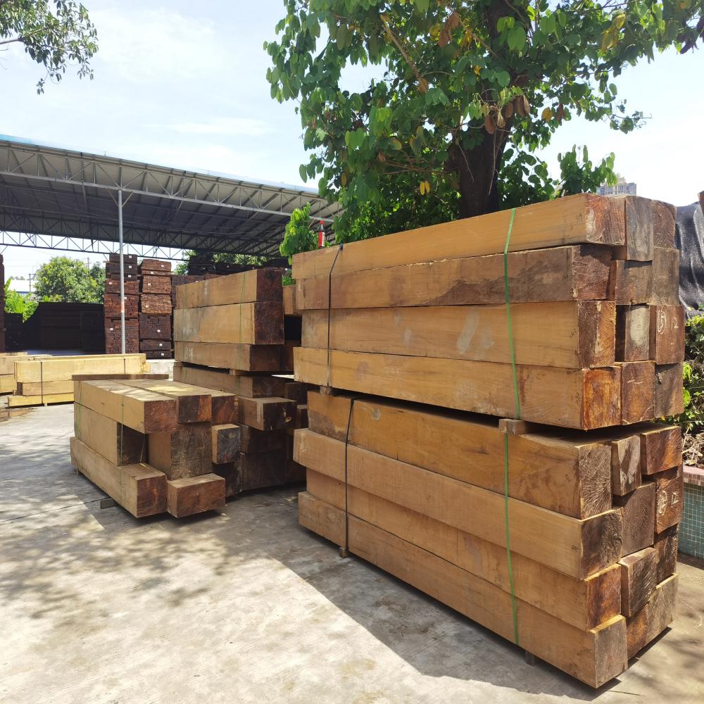 Zanna in legno di teak di straordinaria durevolezza e bellezza naturale personalizzabile dal produttore
